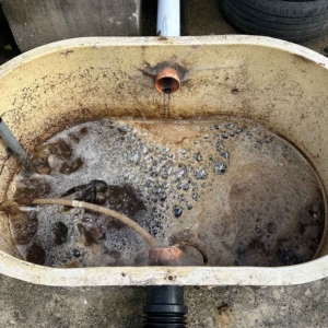 A full septic tank about to be emptied by Septic Tank Services Ltd
